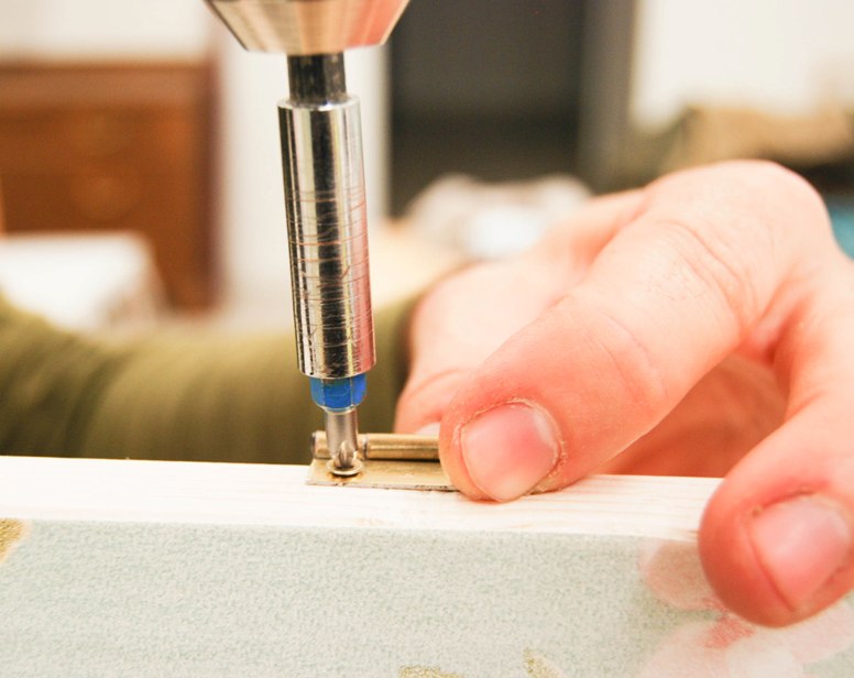 Cómo hacer un biombo sencillo con papel pintado