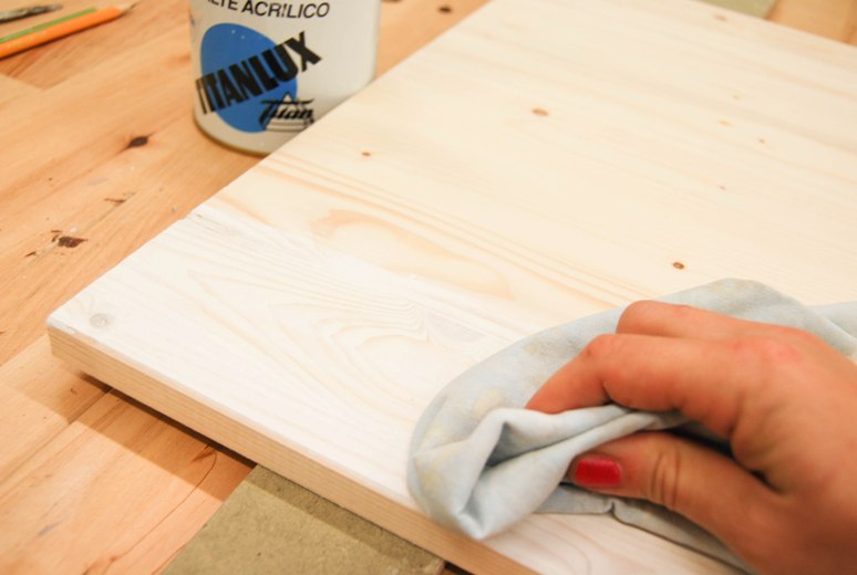 Cómo hacer un biombo sencillo con papel pintado
