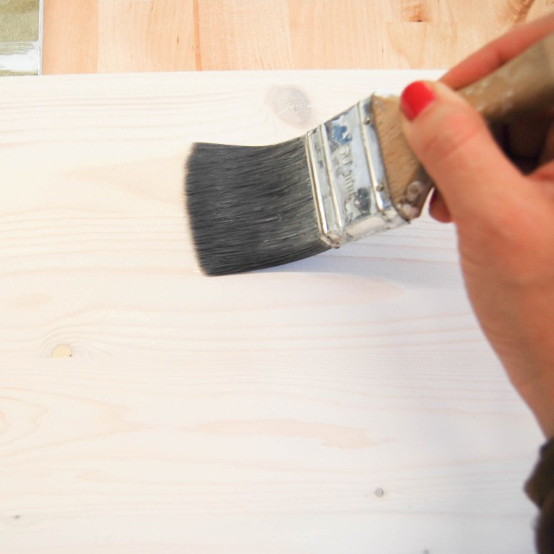 Cómo hacer un biombo sencillo con papel pintado
