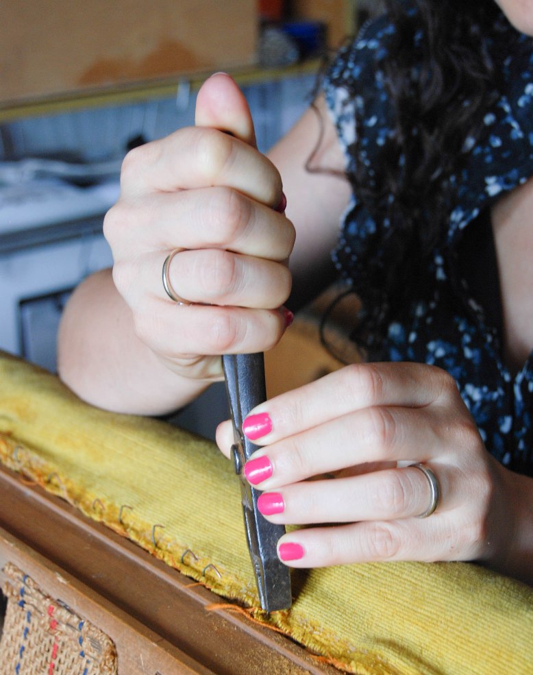 Transformar y retapizar una banqueta de forma tradicional