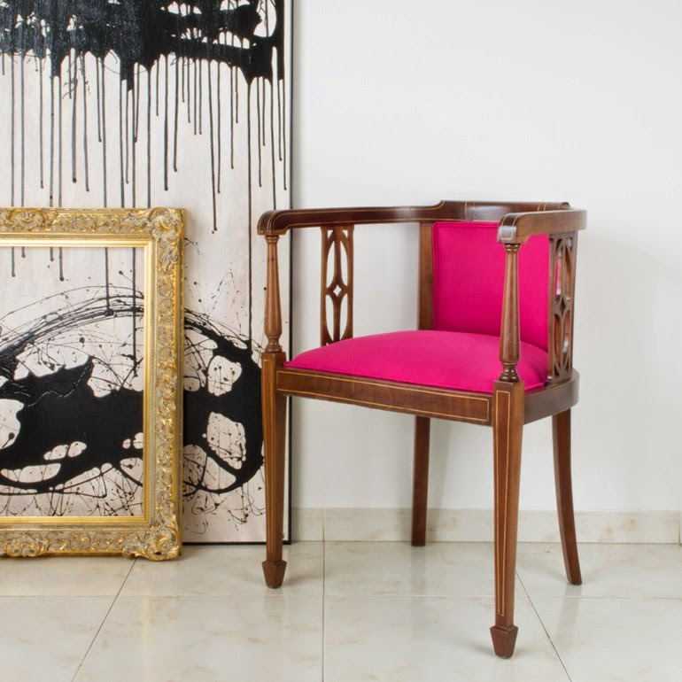 Cómo restaurar una butaca estilo Imperio de caoba