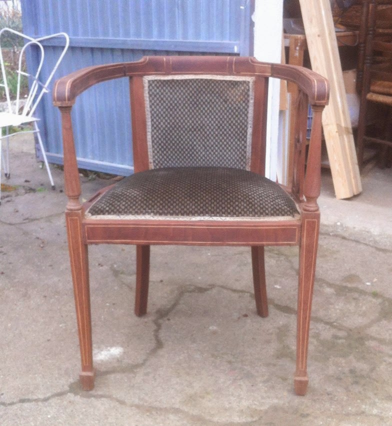 Cómo restaurar una butaca estilo Imperio de caoba