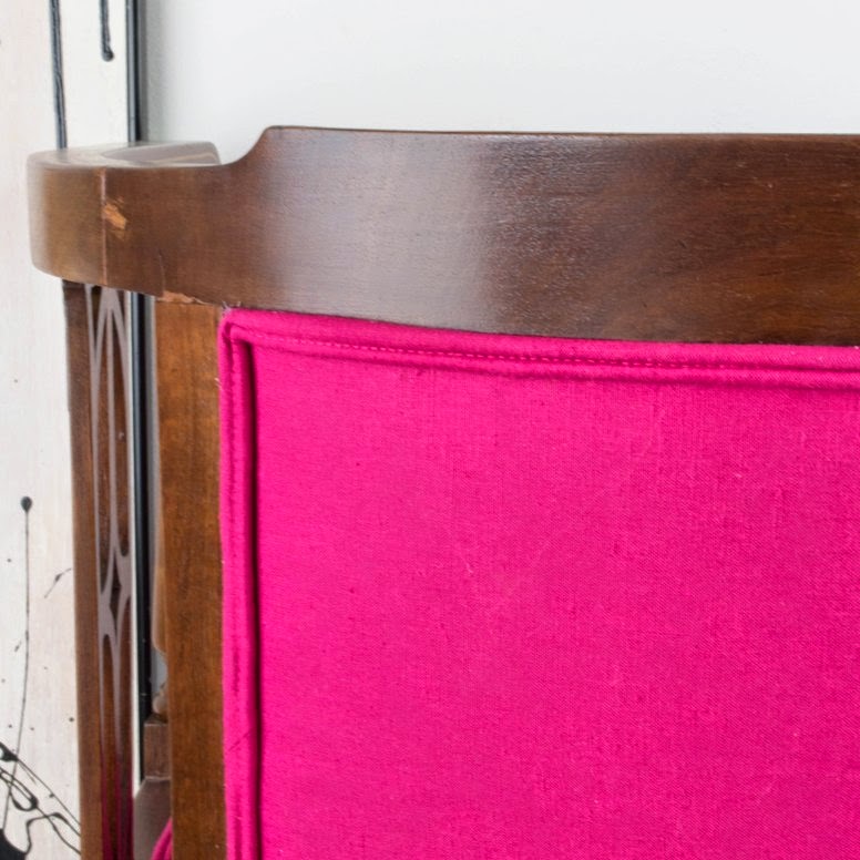 Cómo restaurar una butaca estilo Imperio de caoba