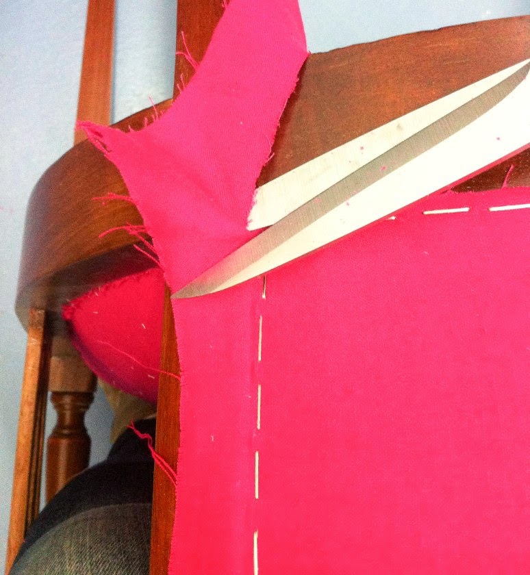 Cómo restaurar una butaca estilo Imperio de caoba