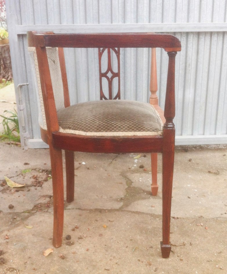 Cómo restaurar una butaca estilo Imperio de caoba