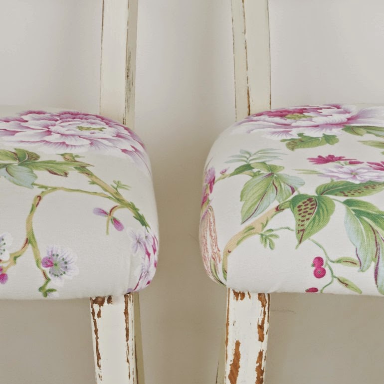Transformamos unas sillas sencillas en sillas de estilo Tropical Chic
