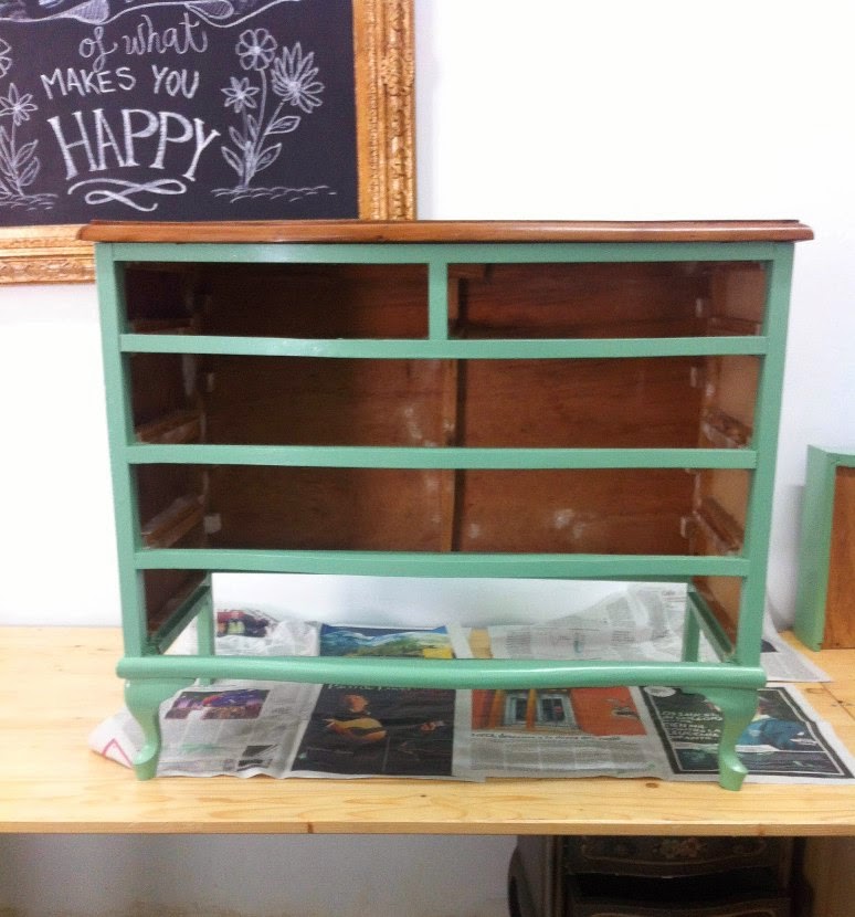 Cómo transformar una cómoda antigua y darle un aire inglés