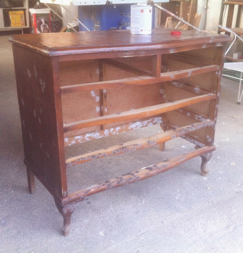 Cómo transformar una cómoda antigua y darle un aire inglés