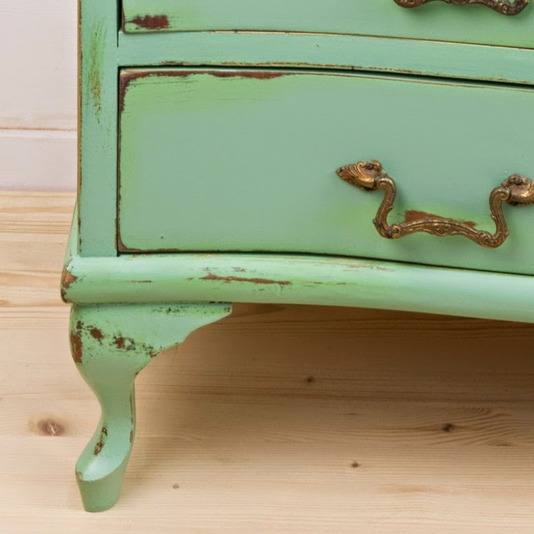 Cómo transformar una cómoda antigua y darle un aire inglés