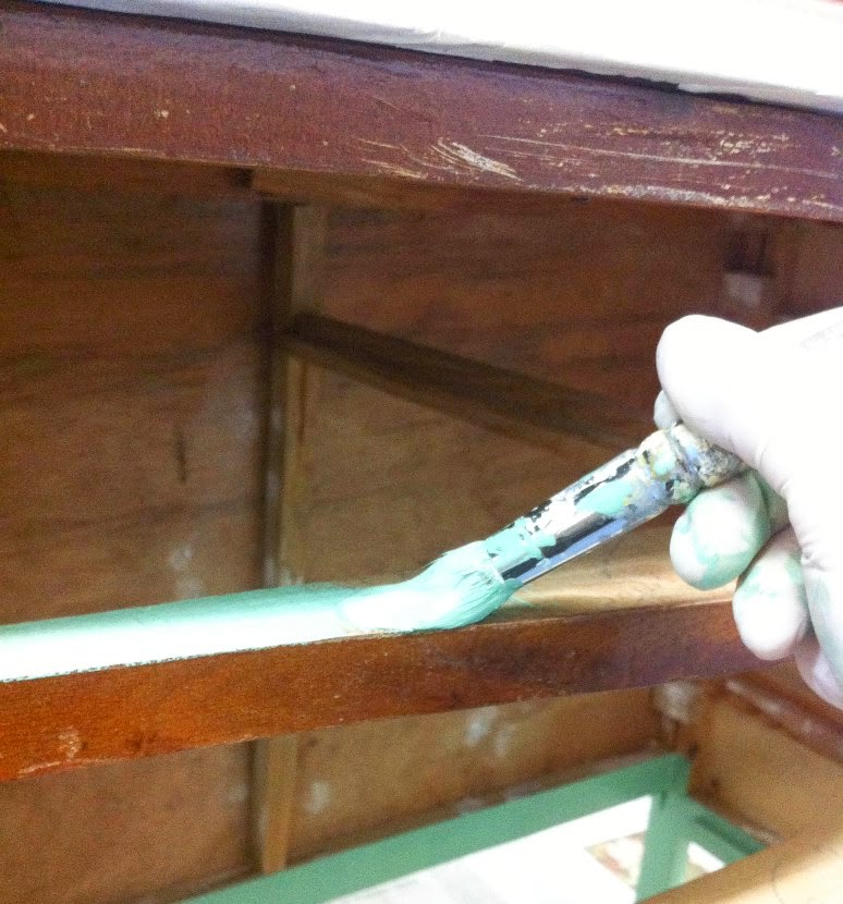 Cómo transformar una cómoda antigua y darle un aire inglés