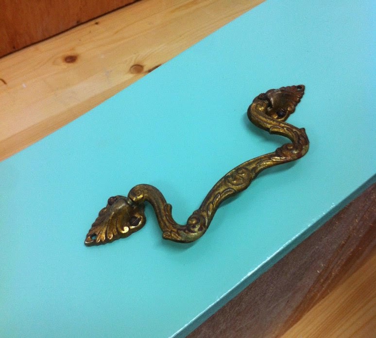 Cómo transformar una cómoda antigua y darle un aire inglés