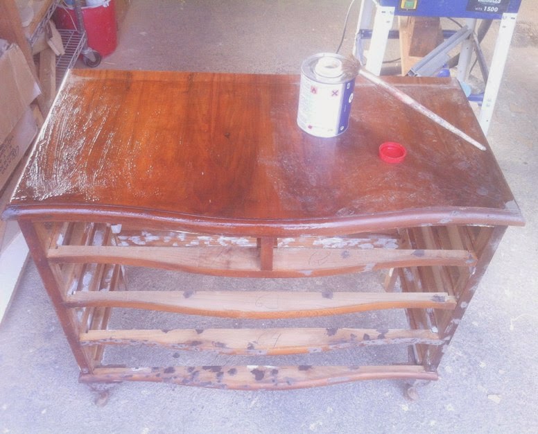 Cómo transformar una cómoda antigua y darle un aire inglés