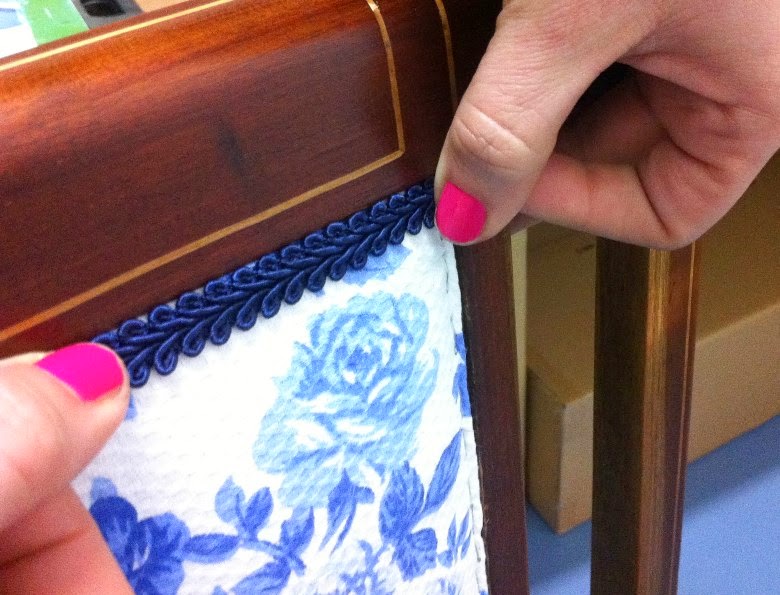 Cómo actualizar una pareja de sillas inglesas de caoba