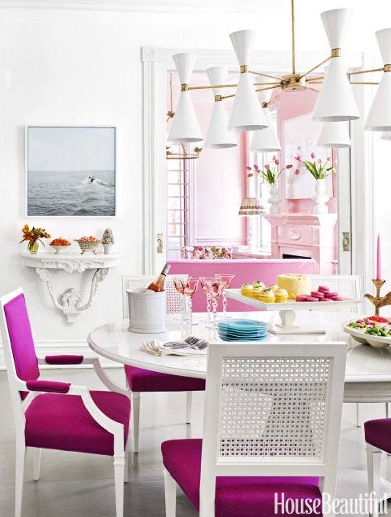 Una casa brillante con alma rosa