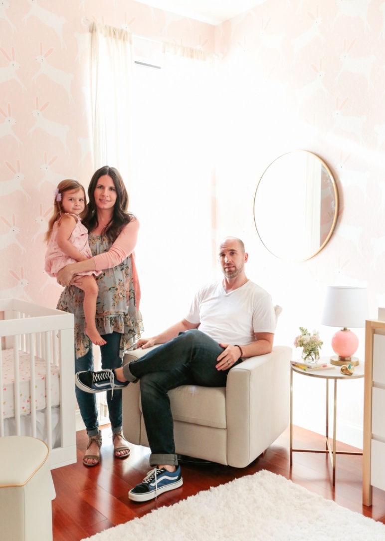 Cómo decorar la habitación del bebé en rosa y blanco