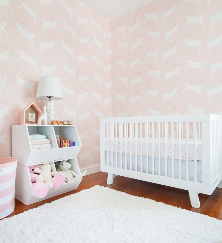 Cómo decorar la habitación del bebé en rosa y blanco