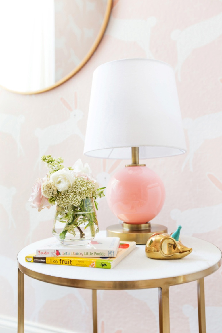 Cómo decorar la habitación del bebé en rosa y blanco