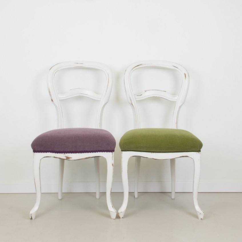 Sillas clásicas y aburridas transformadas en sillas actuales y llenas de color