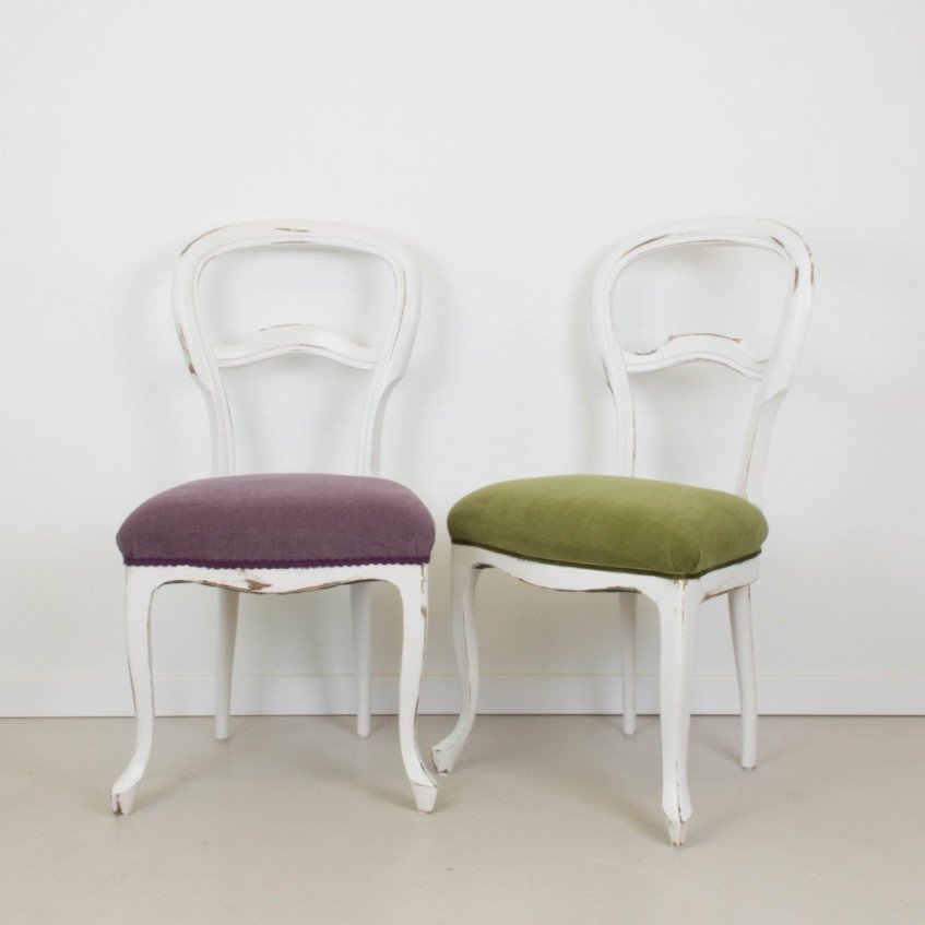 Sillas clásicas y aburridas transformadas en sillas actuales y llenas de color