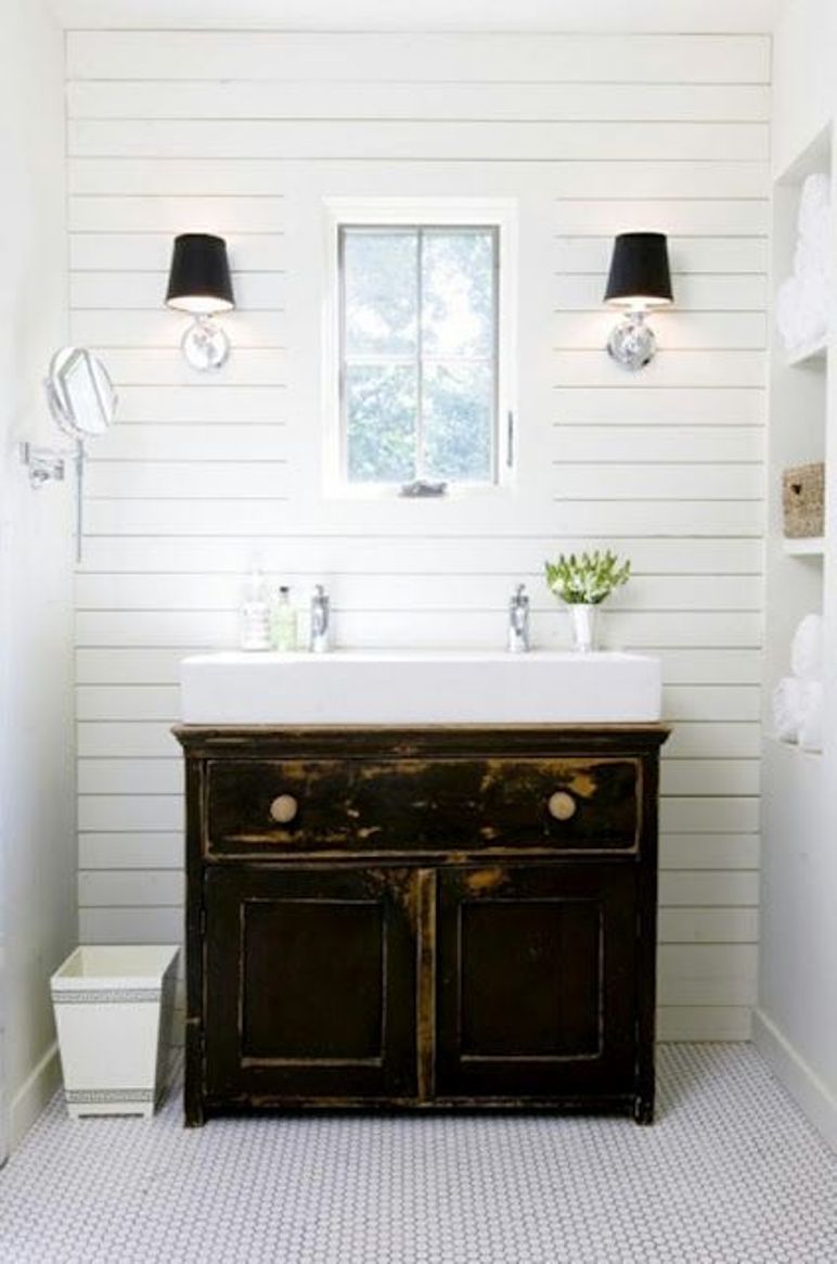 Cómo reutilizar un mueble antiguo como lavabo