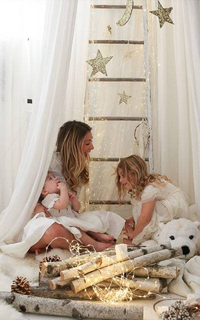 Las oficinas de LoveShackFancy son un sueño hecho de encajes