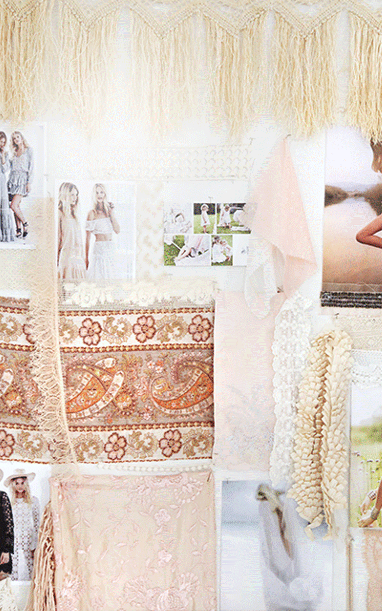 Las oficinas de LoveShackFancy son un sueño hecho de encajes