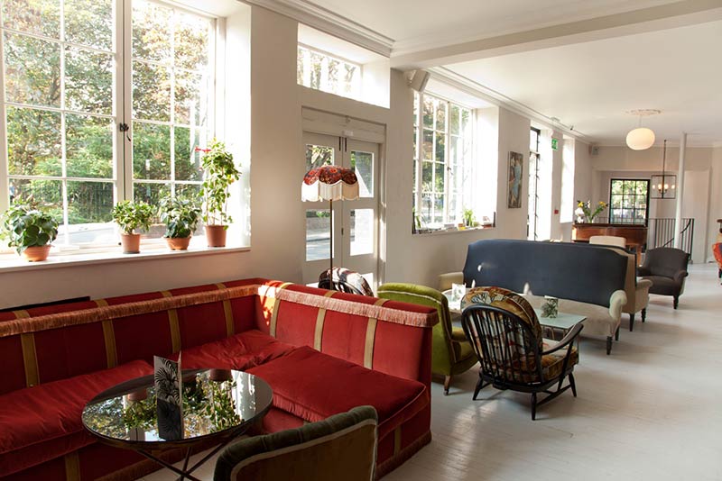 Un brunch en un invernadero