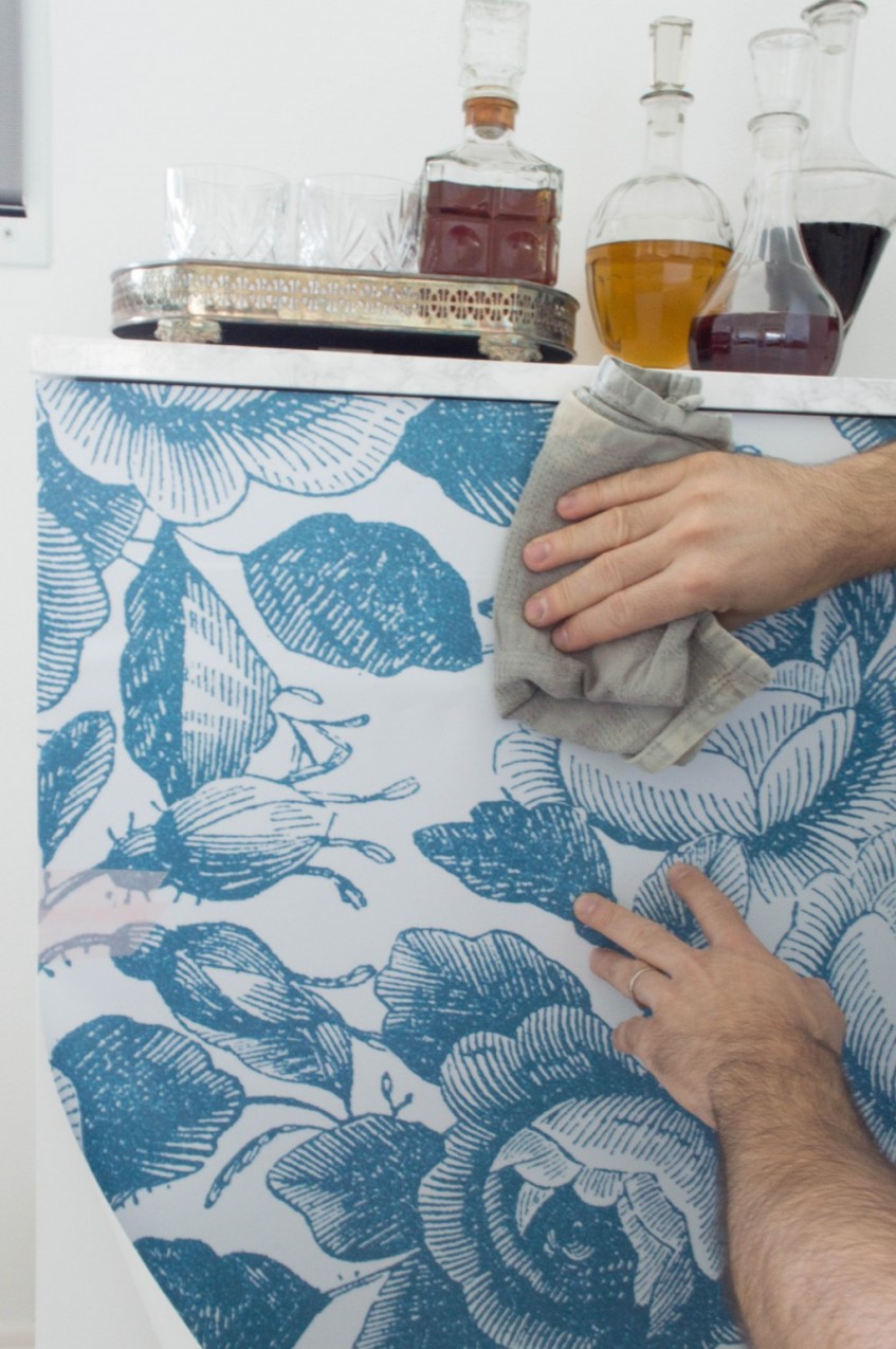 Cómo decorar un mueble con vinilo, paso a paso