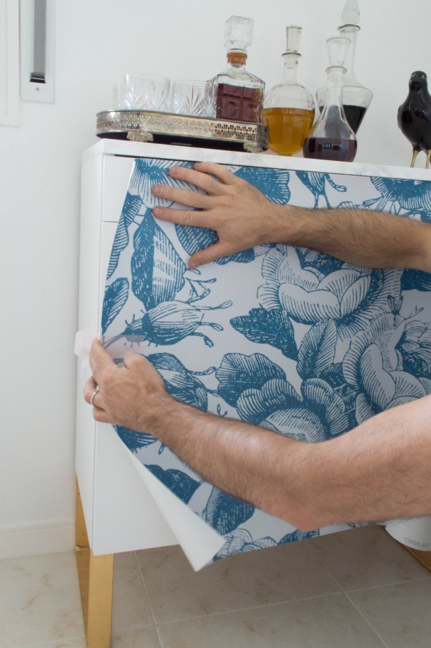 Cómo decorar un mueble con vinilo, paso a paso