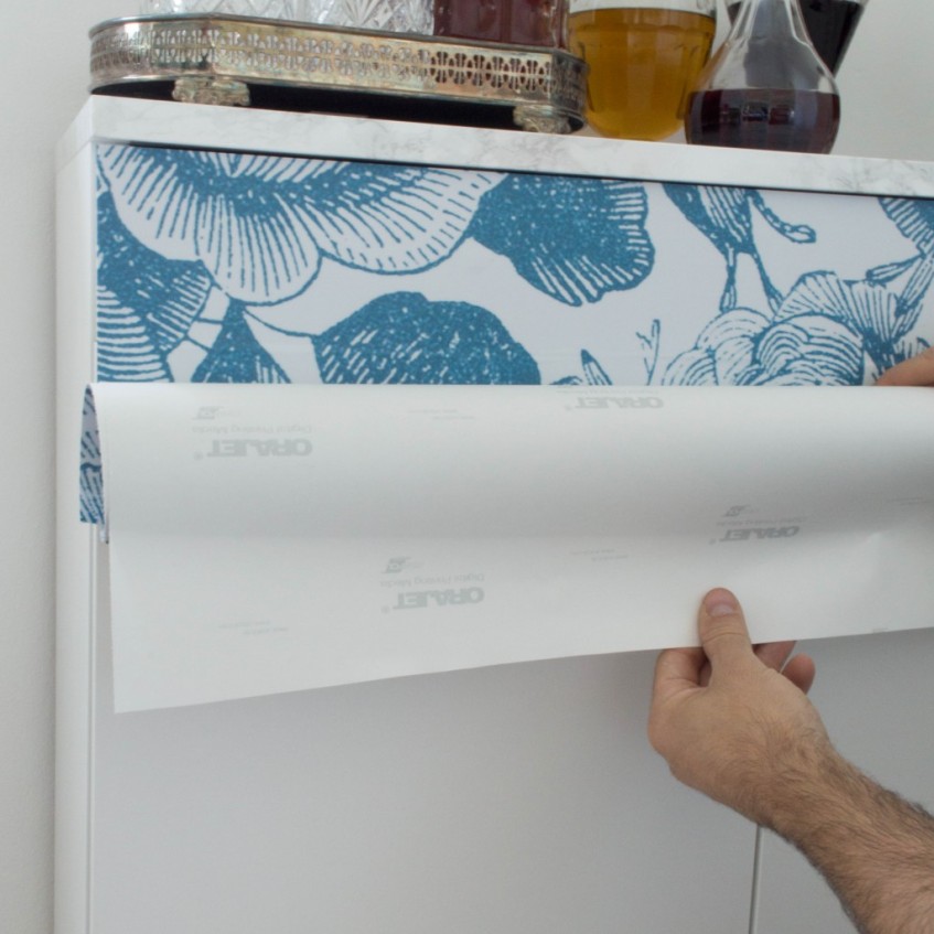 Cómo decorar un mueble con vinilo, paso a paso