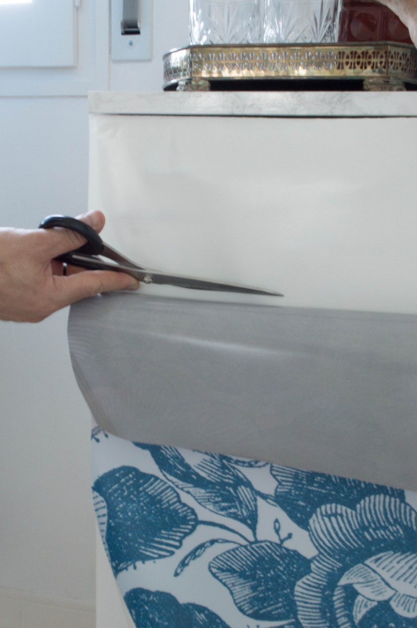 Cómo decorar un mueble con vinilo, paso a paso