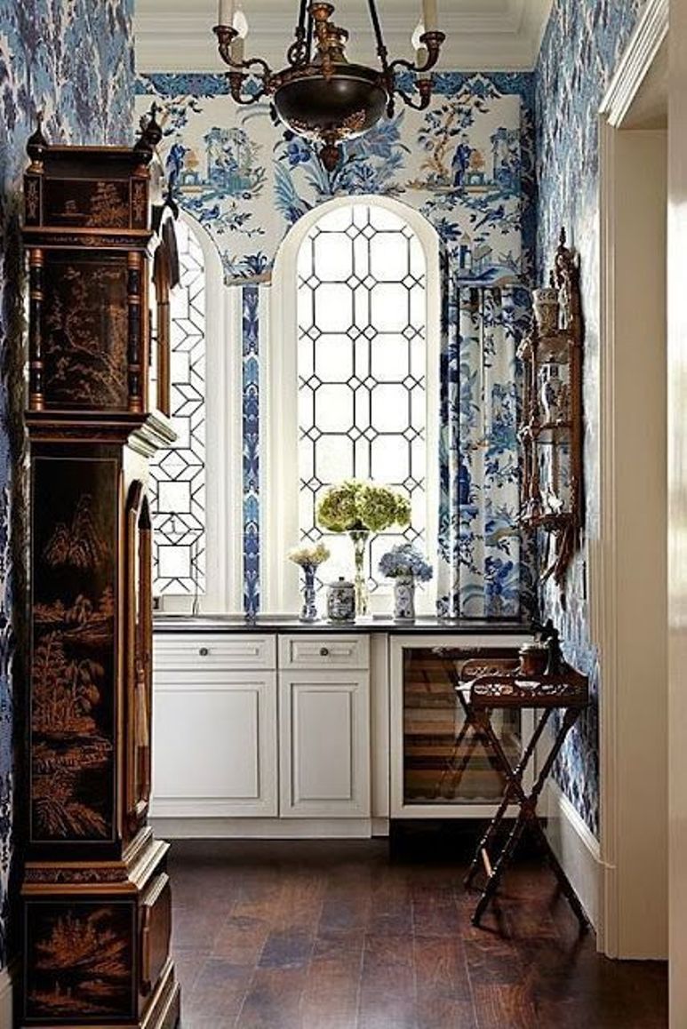 Alerta tendencia: el papel pintado blanco y azul vuelve con fuerza