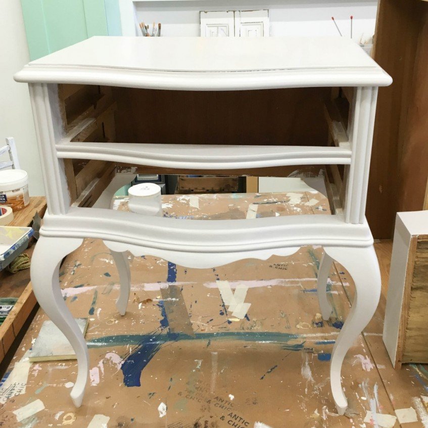 Transformar una mesita de noche con efecto lacado