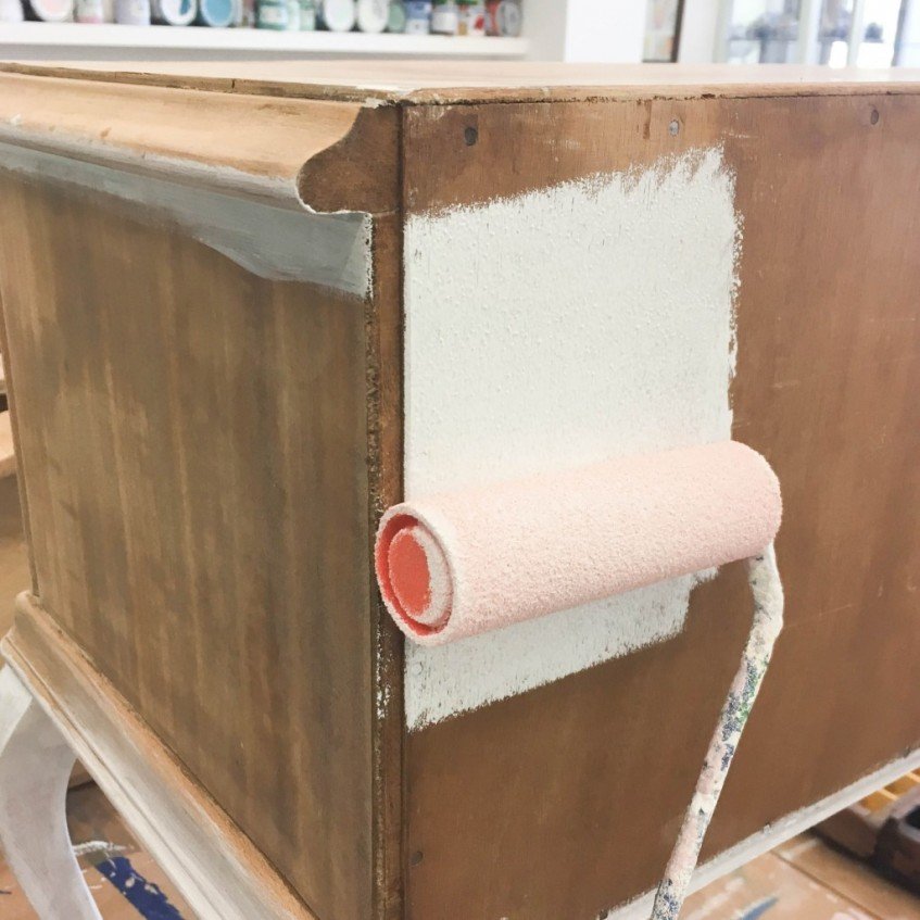 Transformar una mesita de noche con efecto lacado