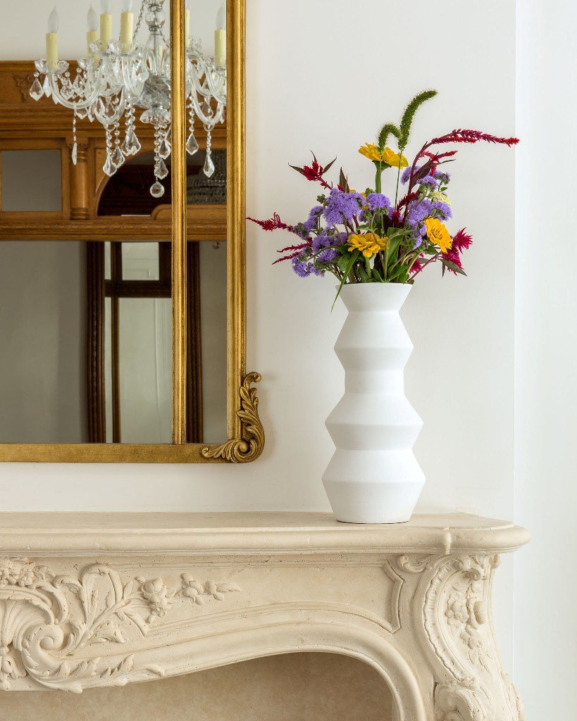 Decorando un sofisticado y colorido piso de alquiler