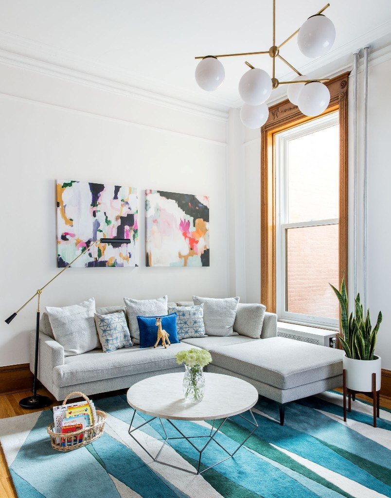 Decorando un sofisticado y colorido piso de alquiler