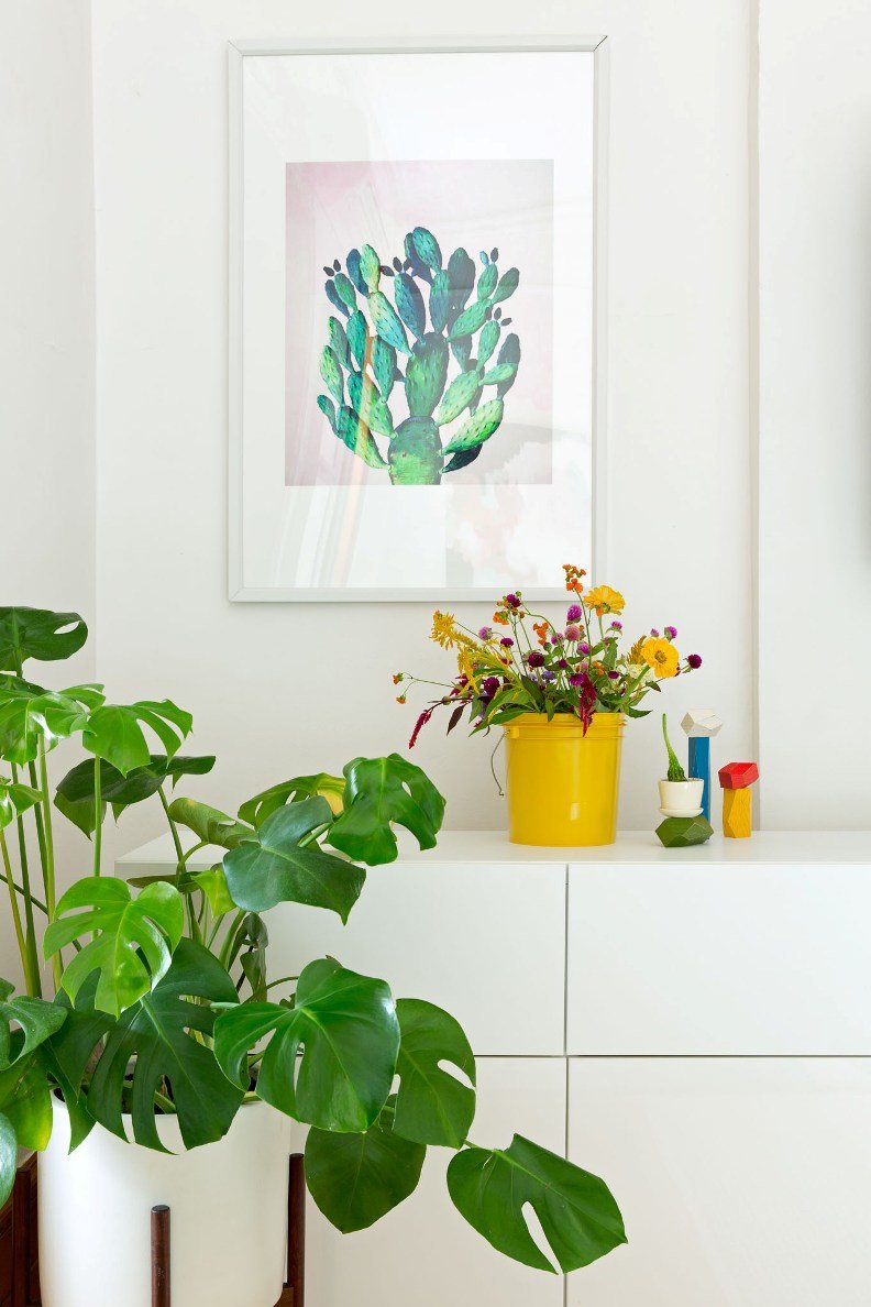 Decorando un sofisticado y colorido piso de alquiler