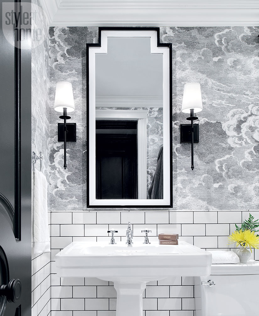 Apartamento en tonos oscuros y toques Glam