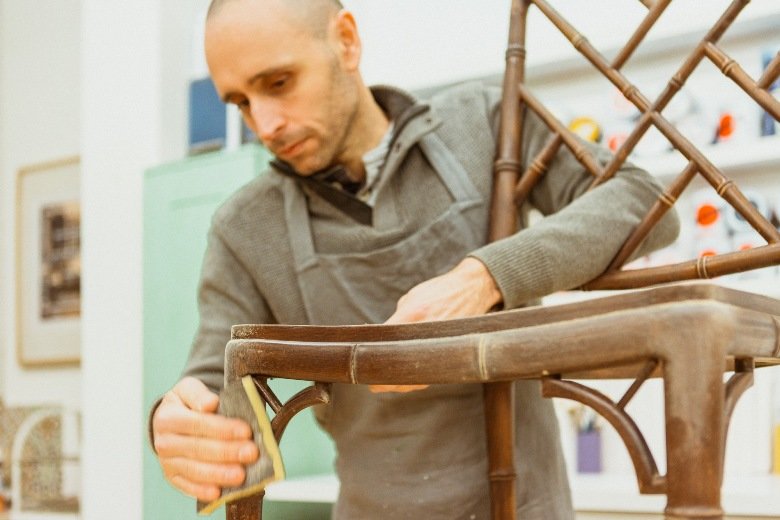 Cómo pintar un mueble paso a paso: sillas estilo chinoiserie