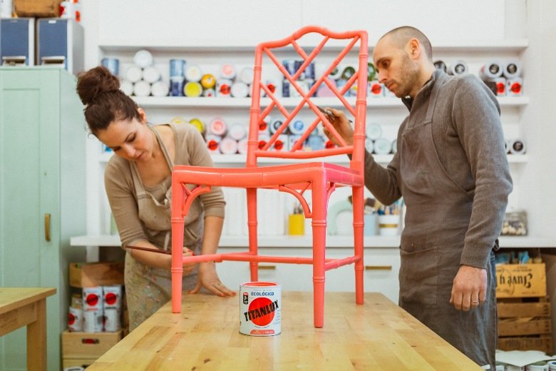 Cómo pintar un mueble paso a paso: sillas estilo chinoiserie