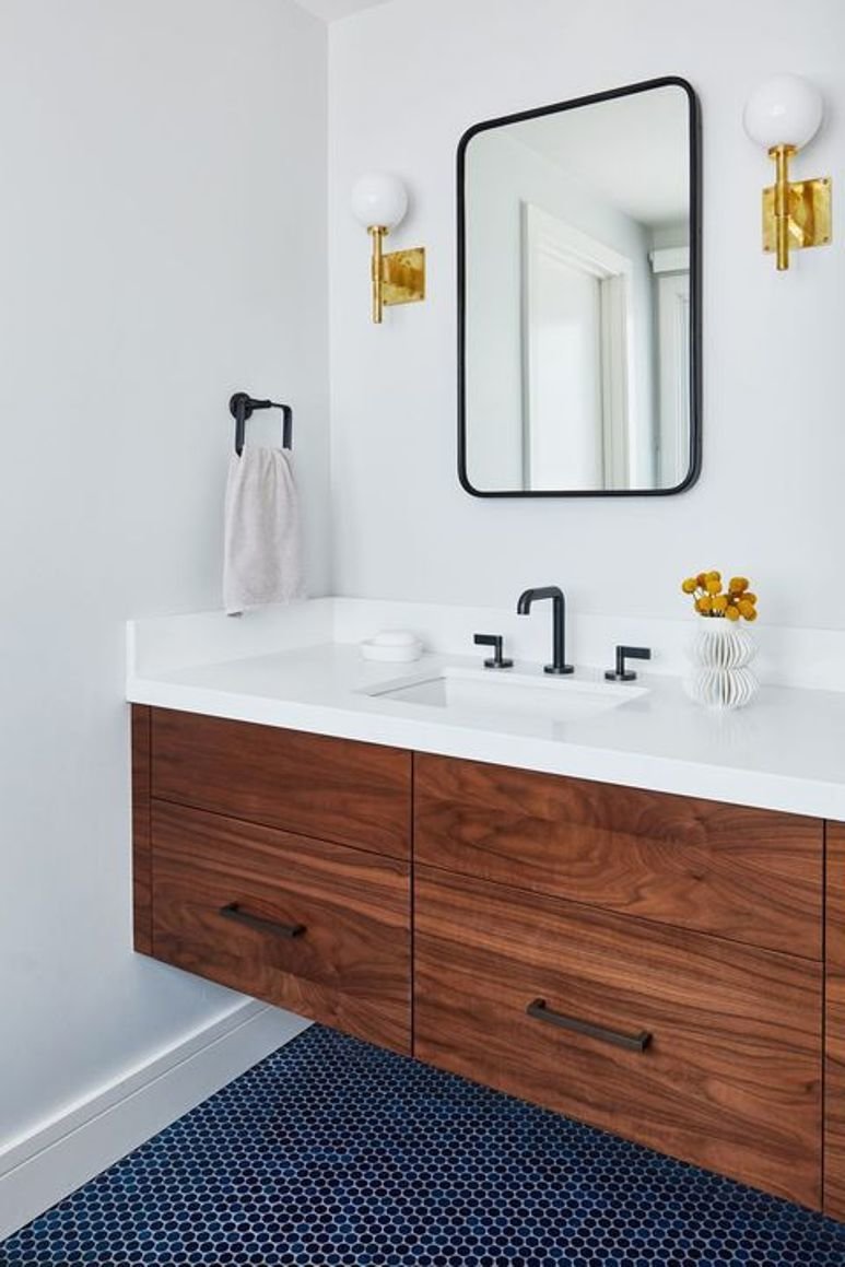 Cómo reformar un baño pequeño para que parezca más grande