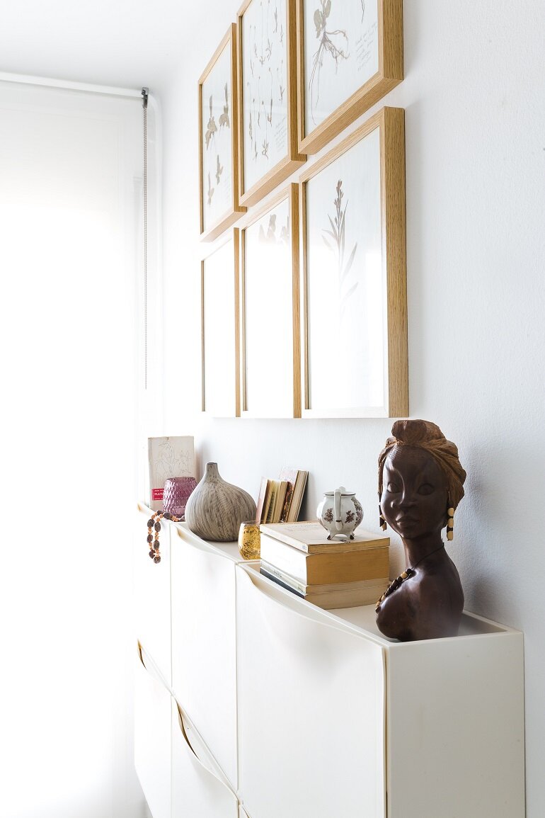 Una Gallery Wall de láminas de herbario