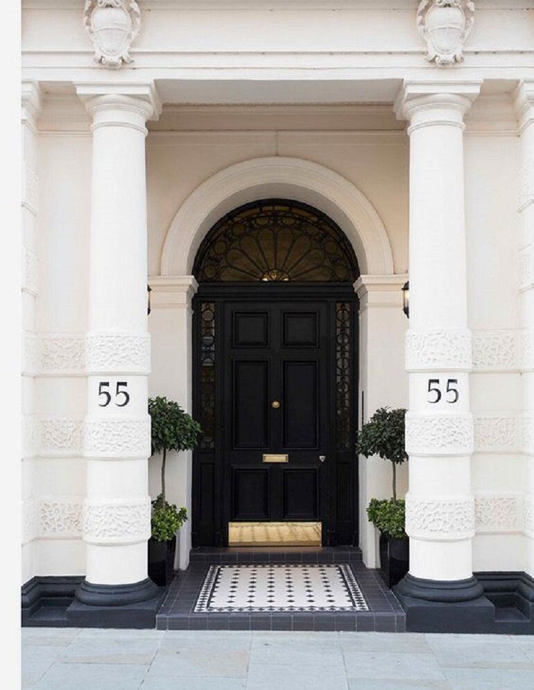7 motivos por los que desearás una puerta de entrada negra