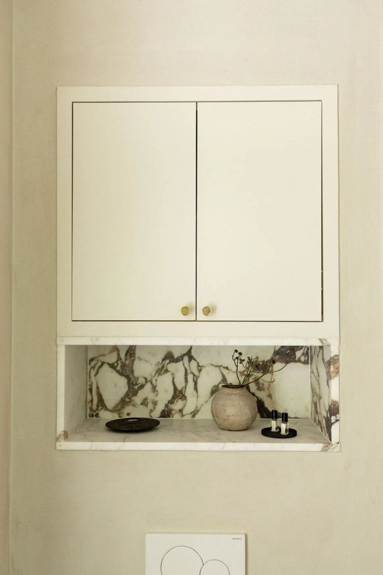 Tendencias baños: combinar piedra y azulejo