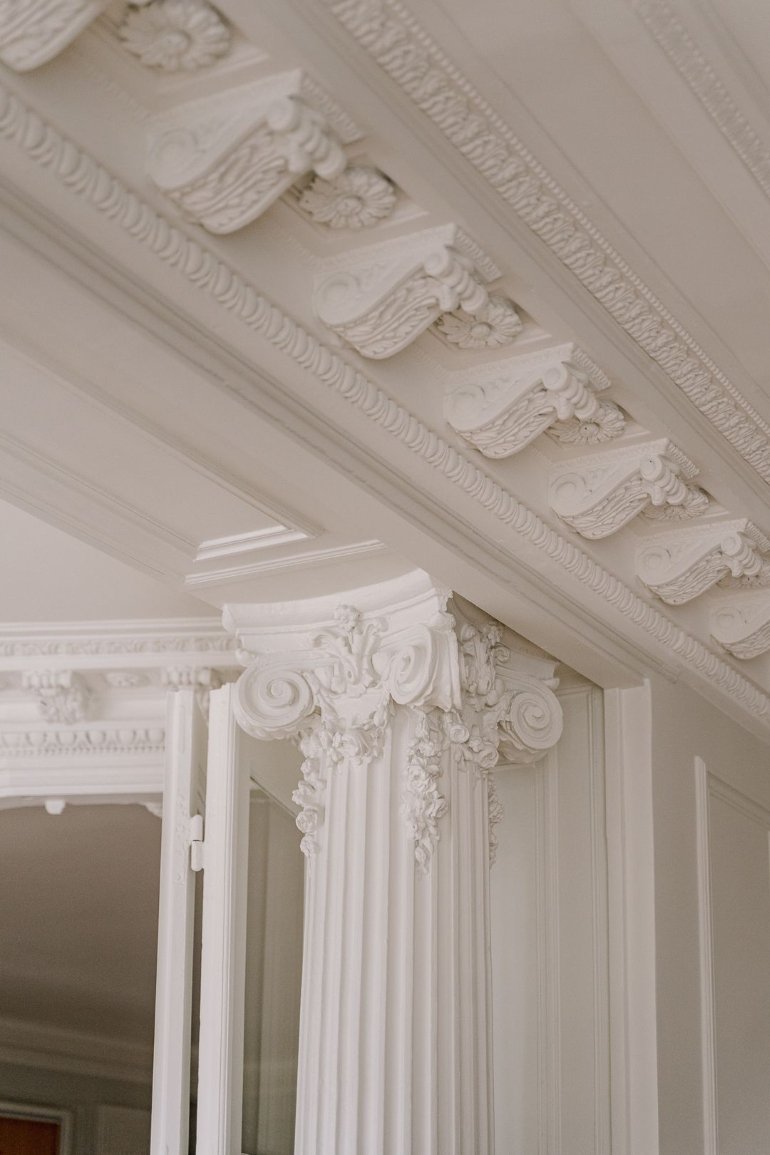 Molduras, cornisas y carpintería de época en París