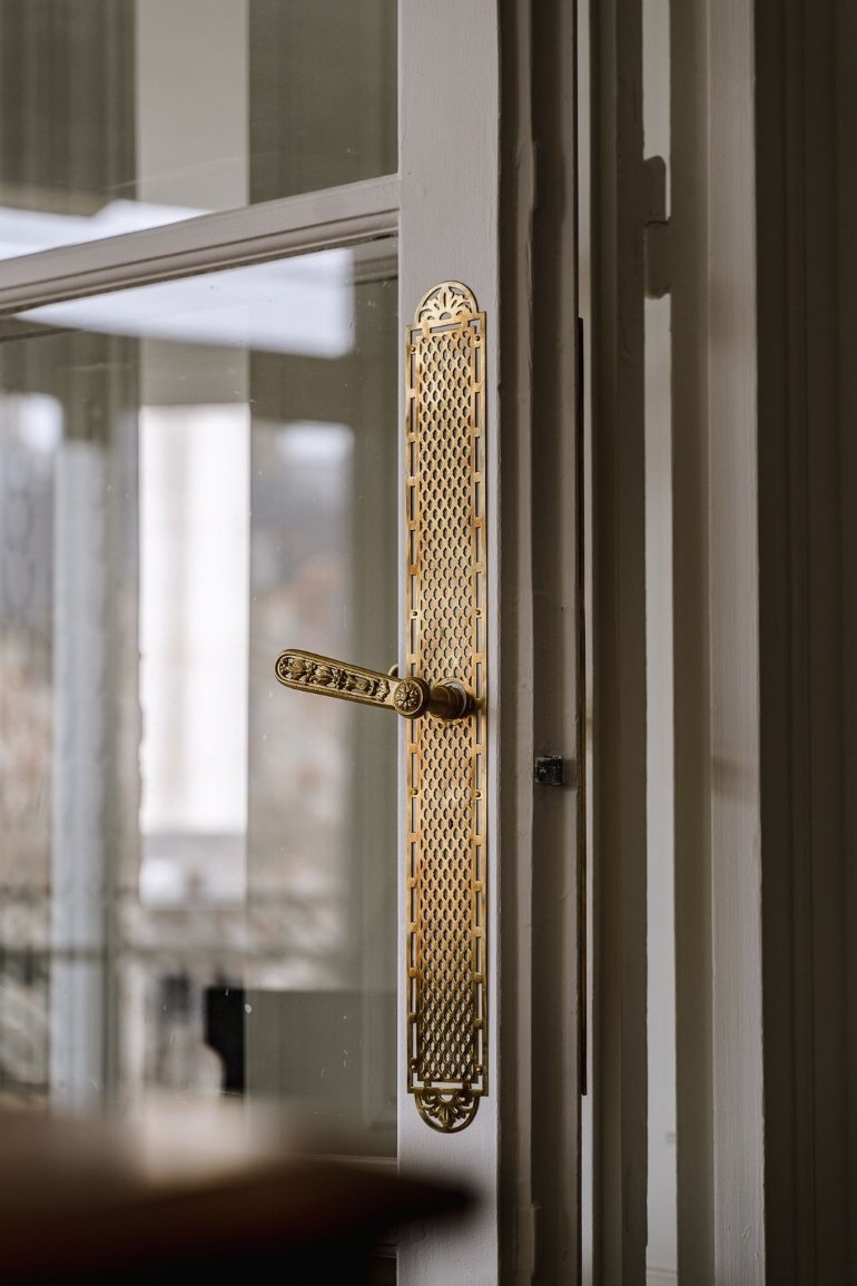 Molduras, cornisas y carpintería de época en París