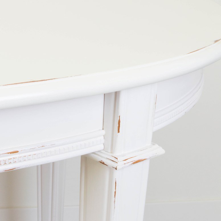 Transformar los muebles de comedor en blanco decapé