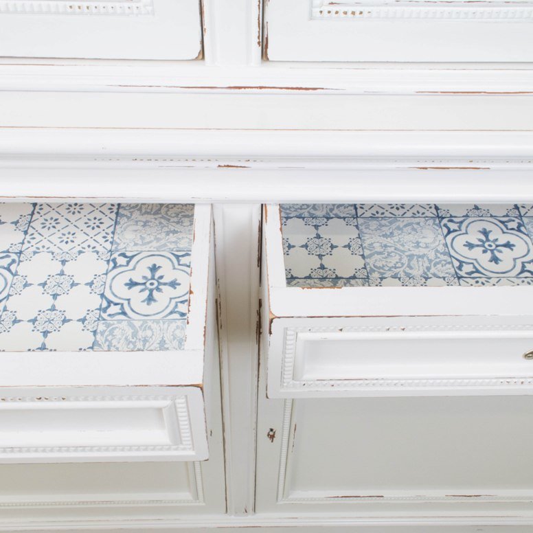 Transformar los muebles de comedor en blanco decapé