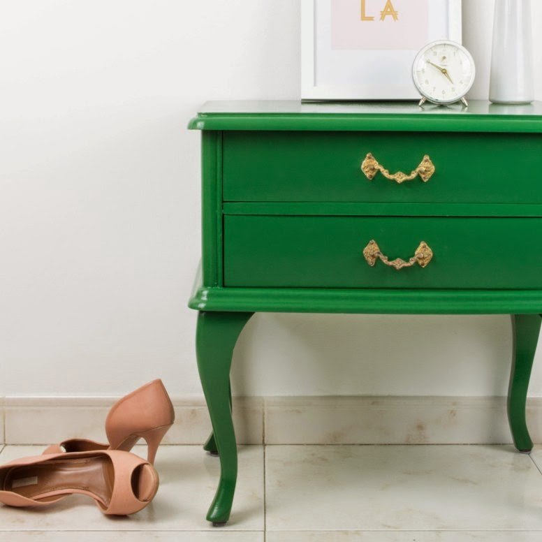 Cómo dar un aire tropical a dos mesitas de noche