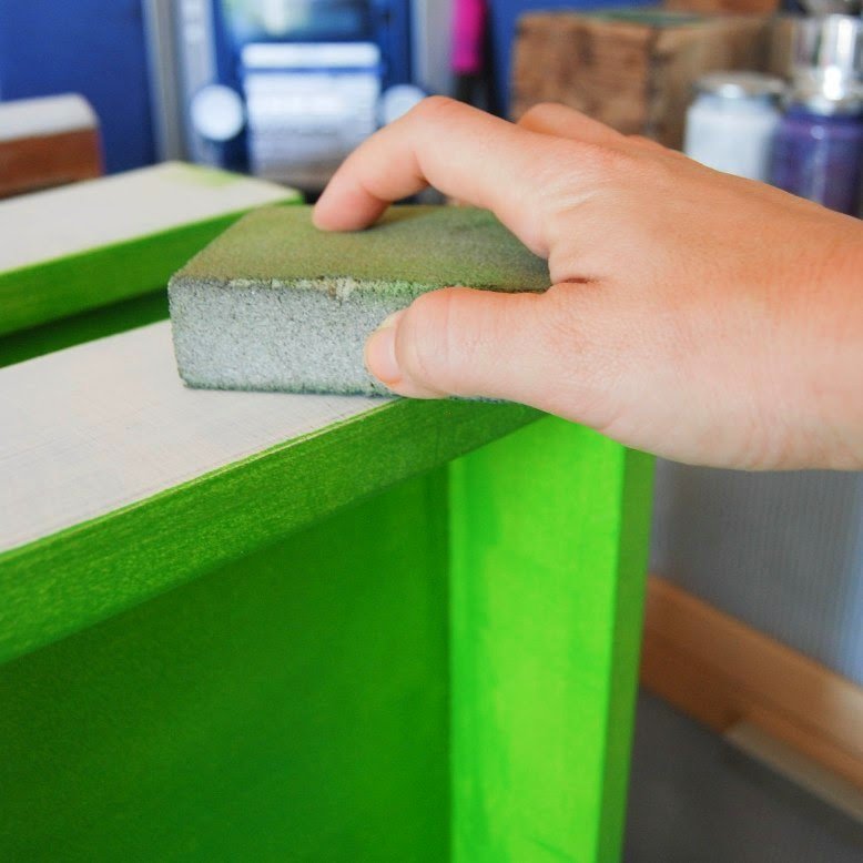 Cómo dar un aire tropical a dos mesitas de noche